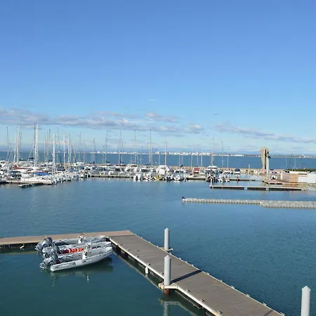 Apartamento Duplex 3 Pieces Avec Piscine, Climatisation Et Garage A Port Camargue - Fr-1-250-192 Le Grau-du-Roi
