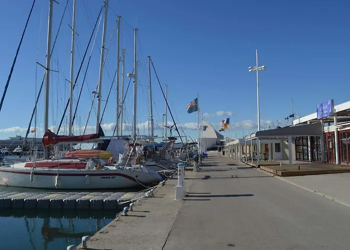 Apartamento Duplex 3 Pieces Avec Piscine, Climatisation Et Garage A Port Camargue - Fr-1-250-192 Le Grau-du-Roi
